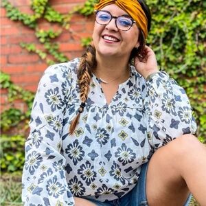 Lularoe Timaree Whit & Gray Peasant Blouse M